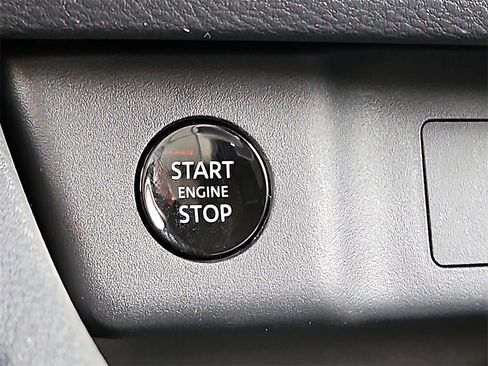 Certified 2025 Nissan Rogue SV image 18