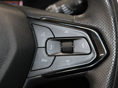Used 2025 Chevrolet Trax LT FWD image 29