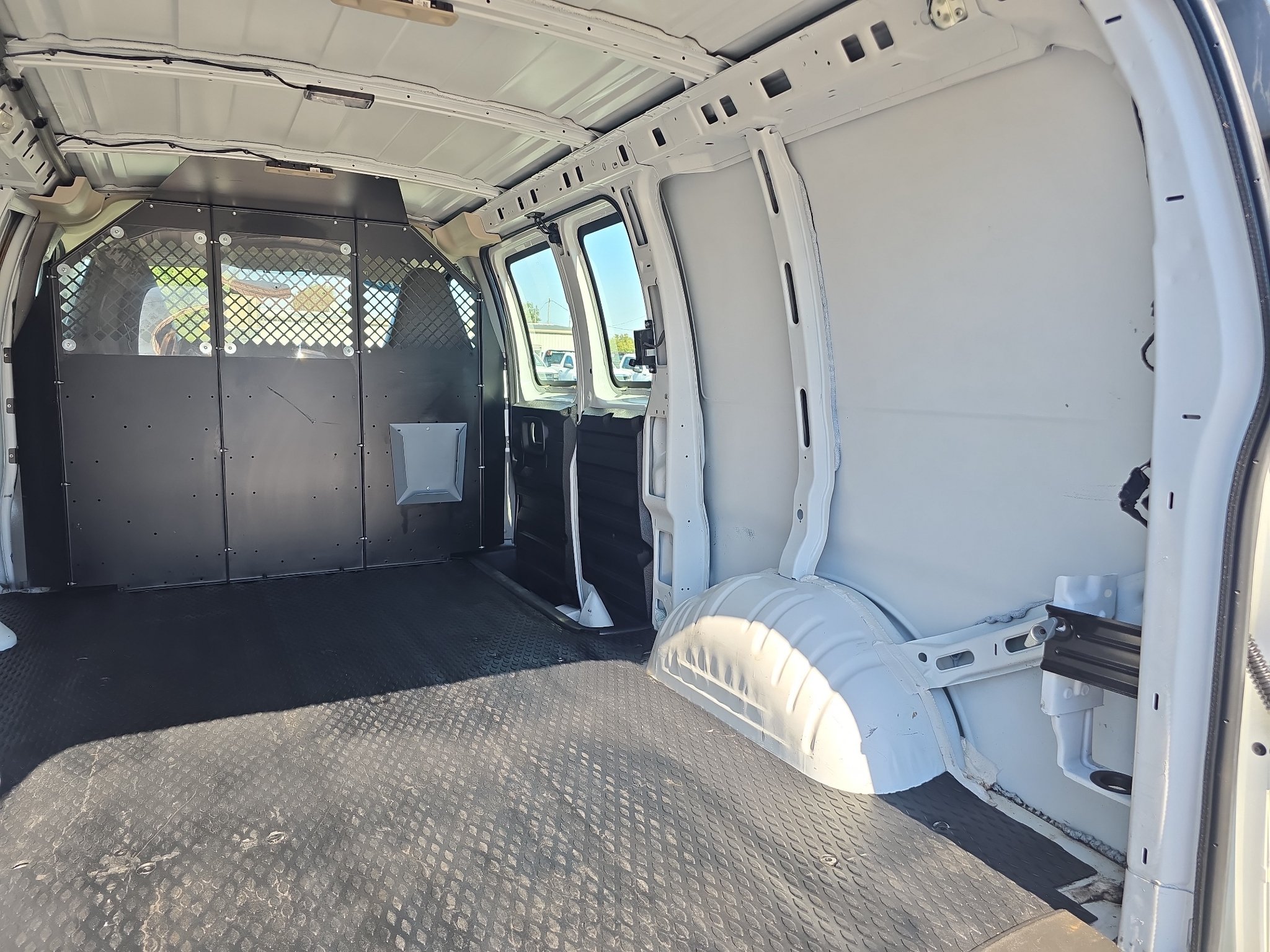Used 2016 Chevrolet Express 2500 RWD image 12