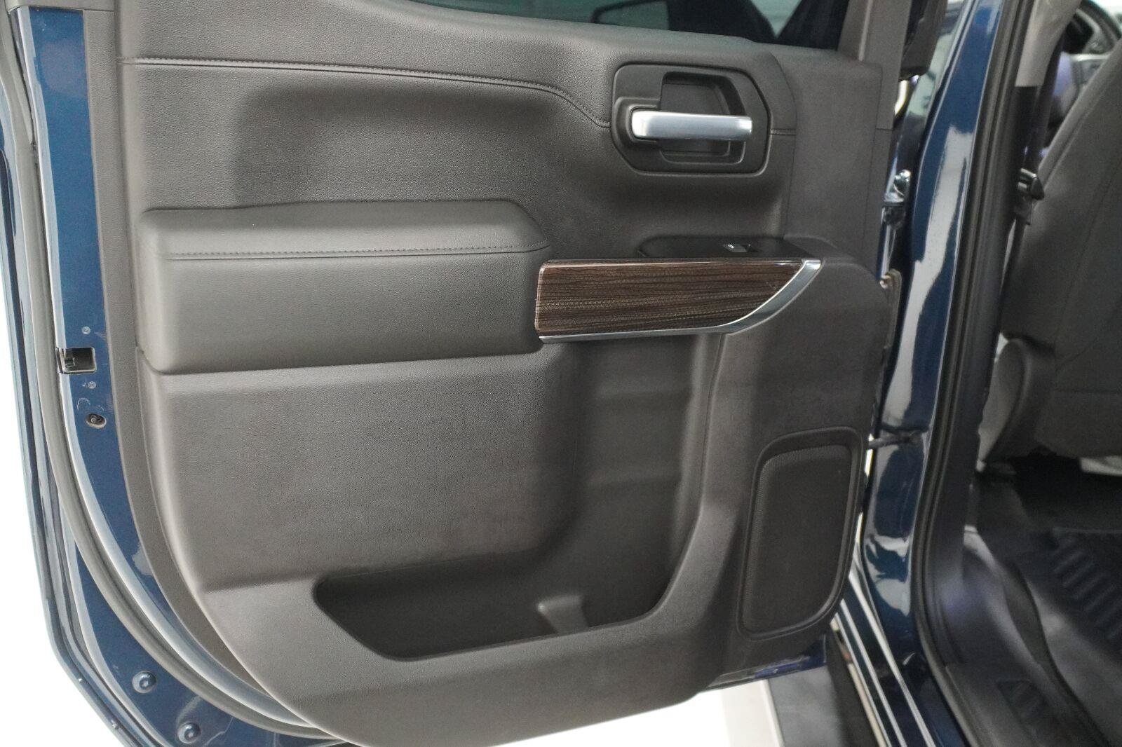 Used 2020 Chevrolet Silverado 1500 RST w/ Texas Edition AWD/4WD image 10