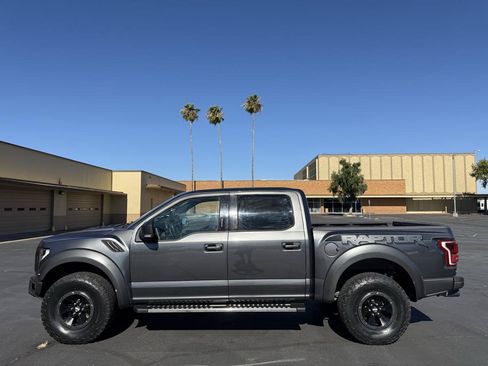 Used 2018 Ford F150 Raptor w/ Equipment Group 802A Luxury AWD/4WD image 4