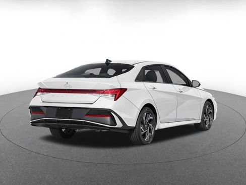 Used 2025 Hyundai Elantra SEL FWD image 2