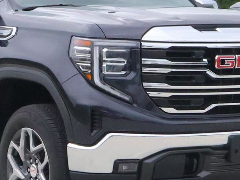 Used 2022 GMC Sierra 1500 SLT RWD image 7