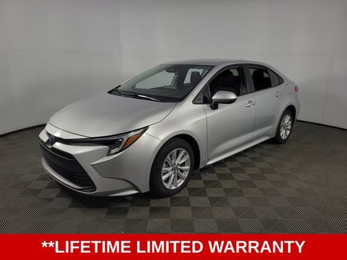 Used 2024 Toyota Corolla LE w/ LE Convenience Package image 3