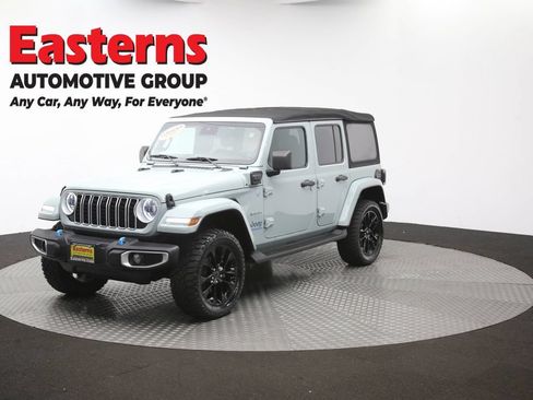 Used 2024 Jeep Wrangler Unlimited Sahara w/ Technology Group AWD/4WD image 55