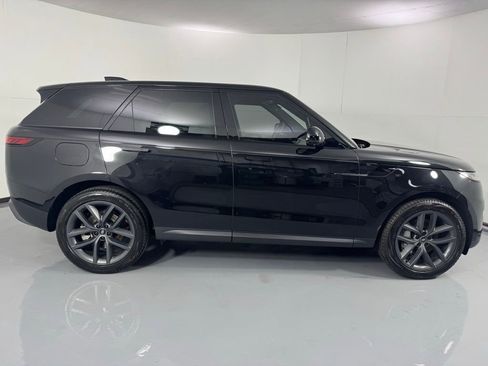 Used 2025 Land Rover Range Rover Sport SE AWD/4WD image 4
