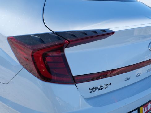 Used 2022 Hyundai Sonata SE w/ Preferred Accessory Package image 17