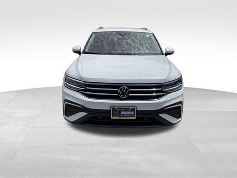 Used 2024 Volkswagen Tiguan SE FWD image 2