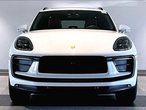 Used 2025 Porsche Macan image 13
