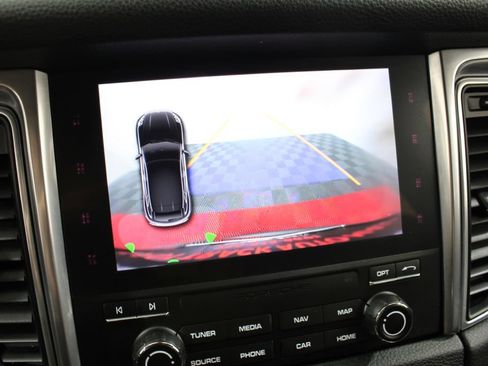 Used 2018 Porsche Macan AWD/4WD image 32