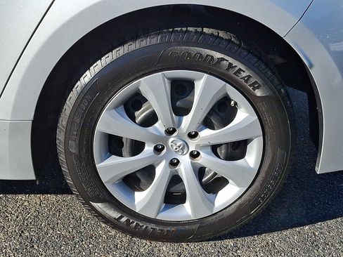 Used 2021 Toyota Corolla LE image 9