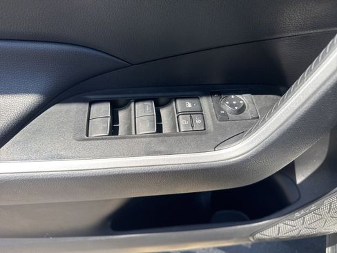 Used 2025 Toyota RAV4 XLE AWD/4WD image 12