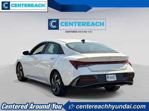 Used 2024 Hyundai Elantra SEL w/ Convenience Package FWD image 5