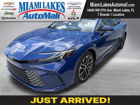 Used 2025 Toyota Camry XLE FWD image 1