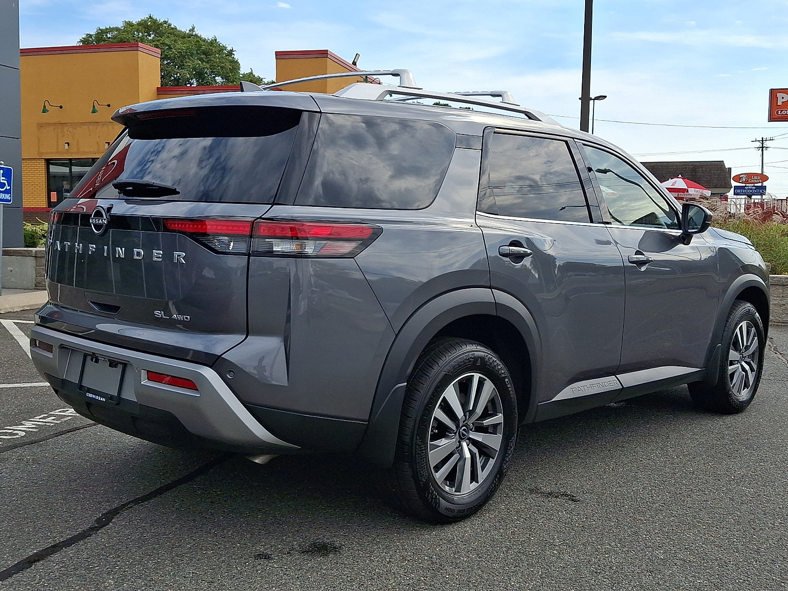 Certified 2025 Nissan Pathfinder SL AWD/4WD image 7