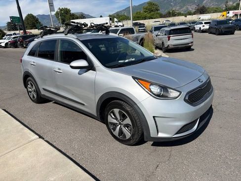 Used 2017 Kia Niro LX FWD image 1