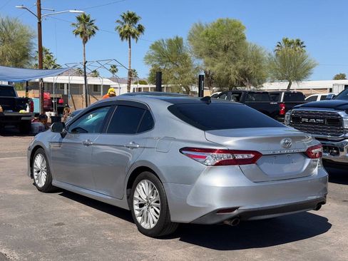 Used 2018 Toyota Camry XLE image 5