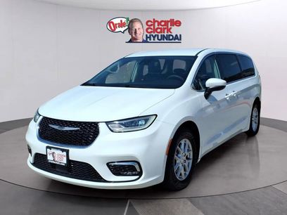 Used 2023 Chrysler Pacifica Touring-L