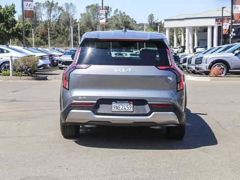 Used 2024 Kia EV9 Light Long Range RWD image 4