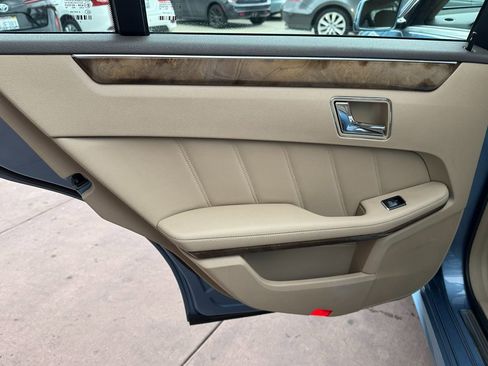 Used 2011 Mercedes-Benz E 550 Sedan image 32