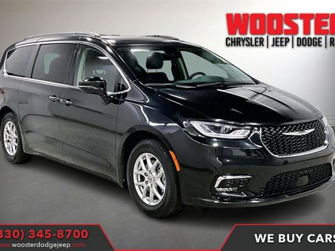 Used 2022 Chrysler Pacifica Touring-L image 1