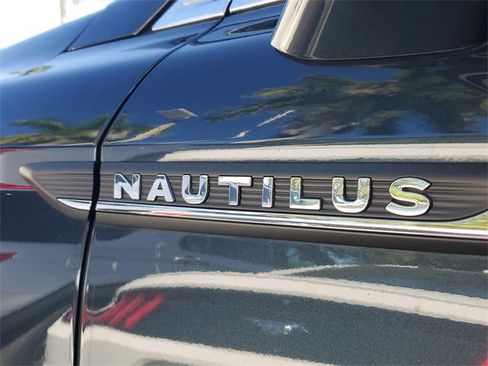 Used 2023 Lincoln Nautilus FWD image 5