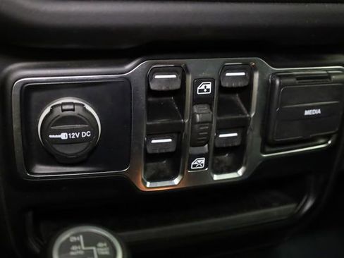 Used 2024 Jeep Wrangler Unlimited Sahara AWD/4WD image 23