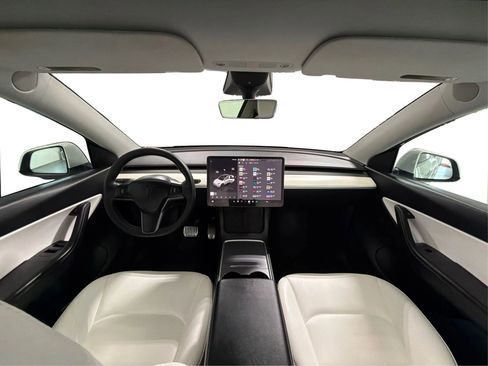 Used 2022 Tesla Model Y Long Range image 28