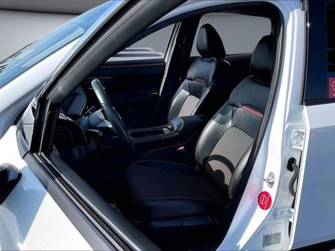 Certified 2025 Nissan Kicks SR image 20