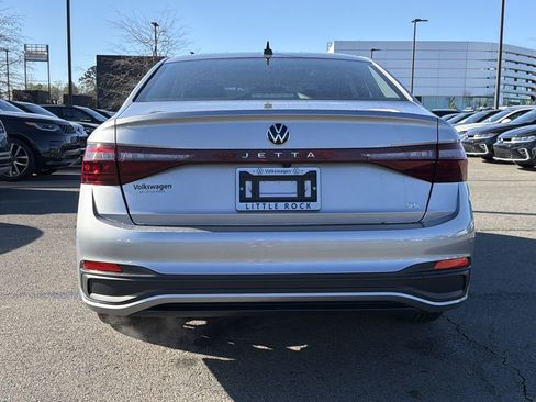 New 2026 Volkswagen Jetta SE image 4