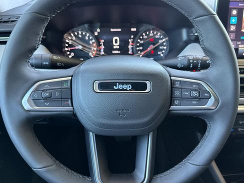 Used 2025 Jeep Compass Limited AWD/4WD image 15