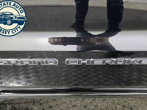 Used 2017 Jeep Grand Cherokee Overland AWD/4WD image 30