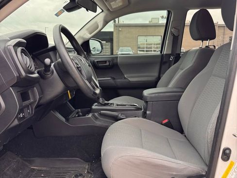 Used 2019 Toyota Tacoma SR w/ SR Convenience Package image 6