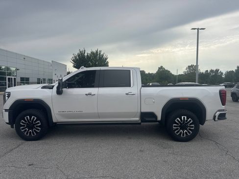 Used 2025 GMC Sierra 2500 Denali Ultimate AWD/4WD image 8
