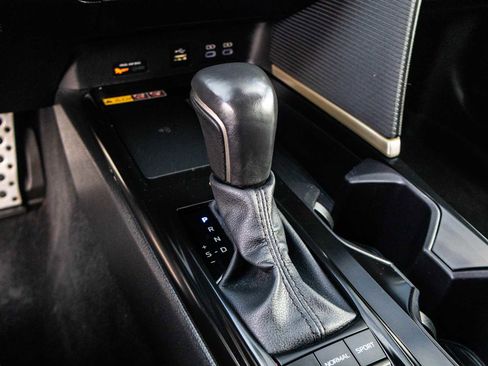 Used 2025 Toyota Camry SE image 24