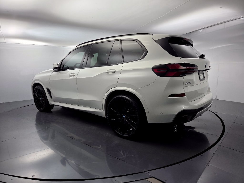 Used 2024 BMW X5 xDrive40i w/ M Sport Package AWD/4WD image 8