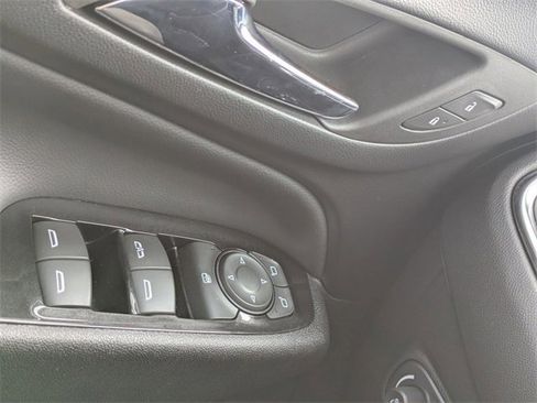 Used 2023 Chevrolet Equinox Premier image 29