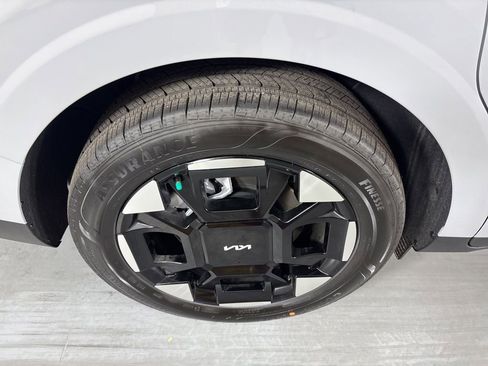New 2026 Kia Carnival EX FWD image 10