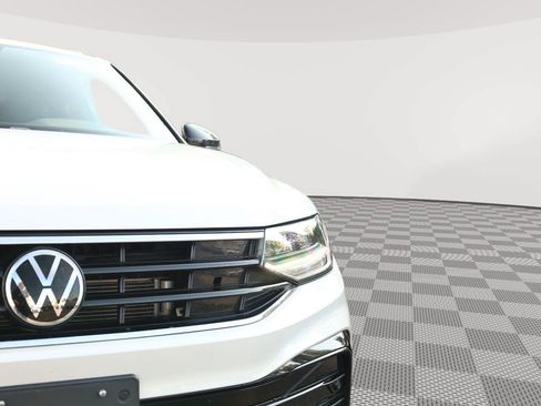 Used 2023 Volkswagen Tiguan SE R-Line AWD/4WD image 10