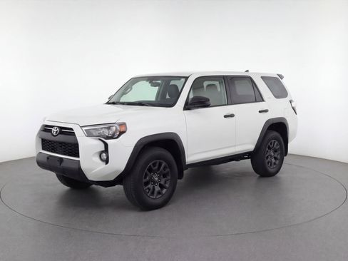 Used 2025 Toyota 4Runner SR5 image 3