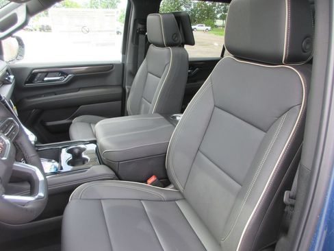 New 2026 GMC Yukon XL Elevation w/ Elevation Premium Package AWD/4WD image 11