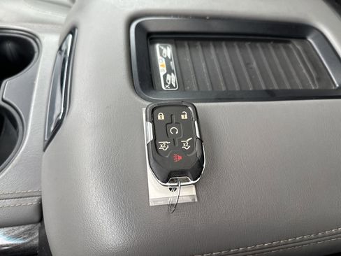 Used 2016 Chevrolet Suburban LT w/ Luxury Package image 7