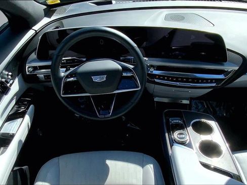 Used 2024 Cadillac Lyriq Luxury AWD/4WD image 4