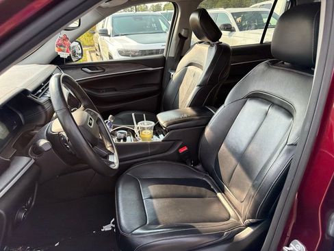 Used 2022 Jeep Grand Cherokee L Limited AWD/4WD image 2