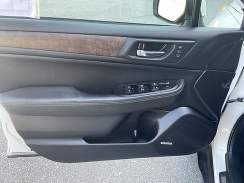 Used 2017 Subaru Outback 2.5i Limited AWD/4WD image 8