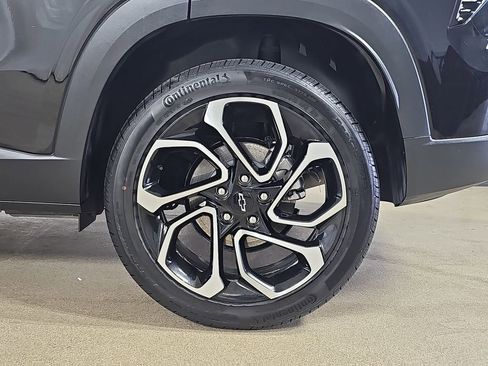 Certified 2025 Chevrolet Trax RS w/ Sunroof Package FWD image 37