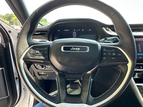 Used 2026 Jeep Grand Cherokee Limited AWD/4WD image 29