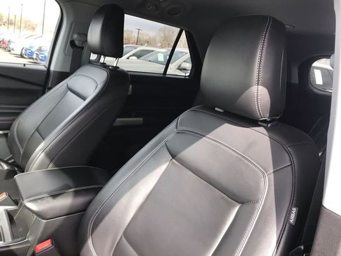 Used 2022 Ford Explorer XLT w/ Equipment Group 202A AWD/4WD image 11