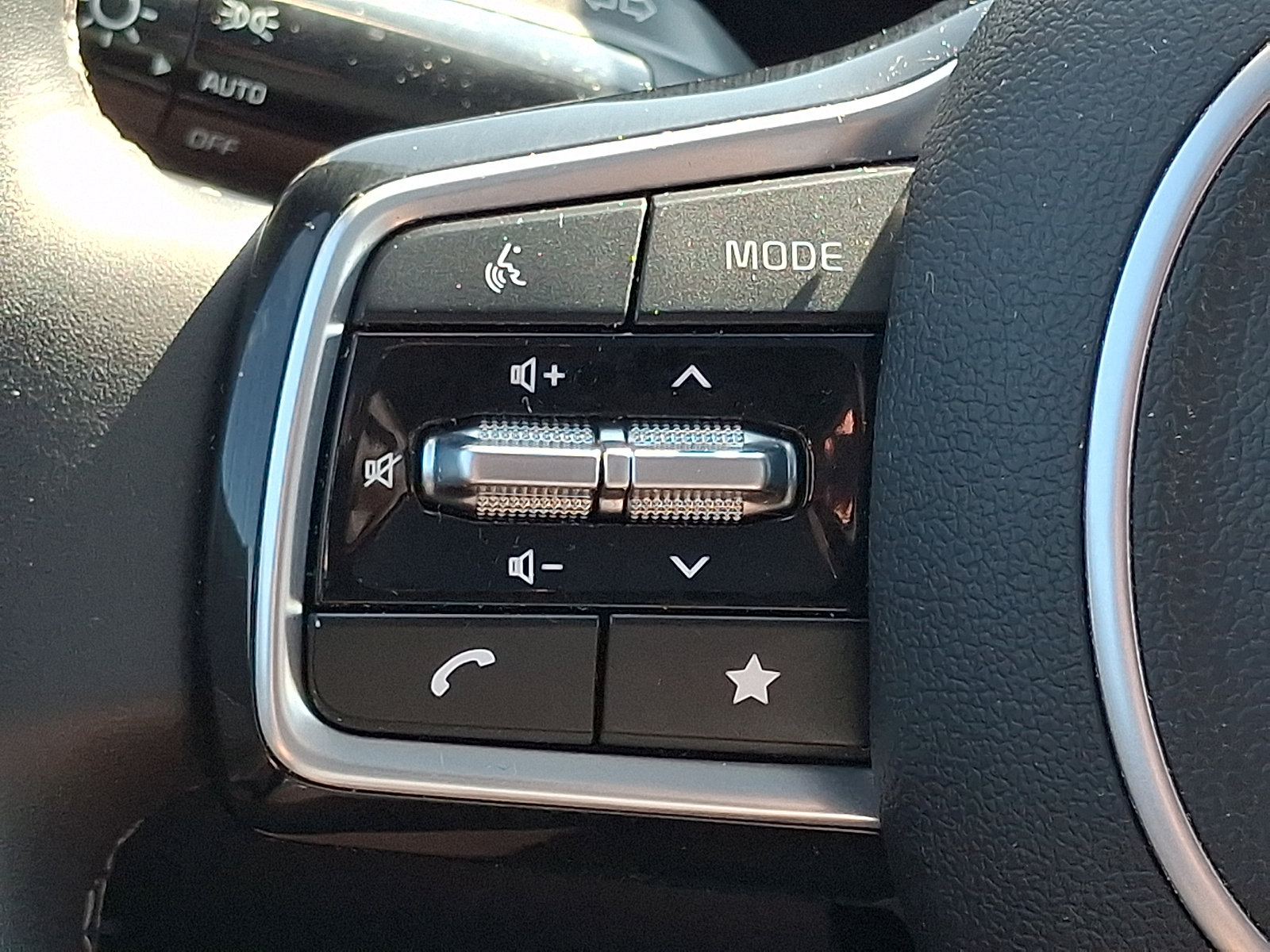 Used 2024 Kia Sorento S w/ Panoramic Sunroof Package FWD image 24