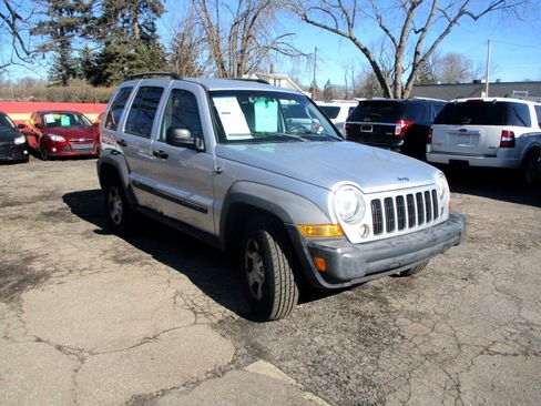 Used 2007 Jeep Liberty Sport image 1